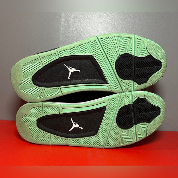 Size 10 - Jordan 4 Retro Green Glow - Picture 4 of 6